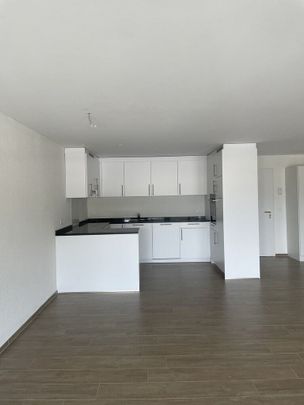 Light and modern attic apartment in the heart of Menziken - Photo 1