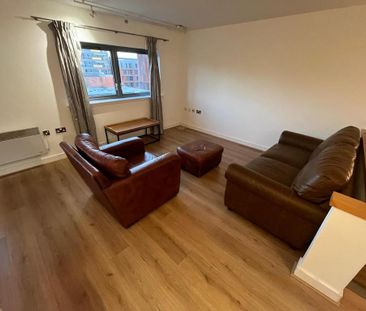 2 bedroom flat to rent - Photo 2