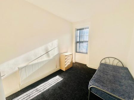 6 bedroom terraced house to rent - Photo 4