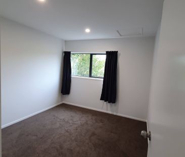 Modern, Sunny 2 Bedroom Standalone Home in Henderson - Photo 1