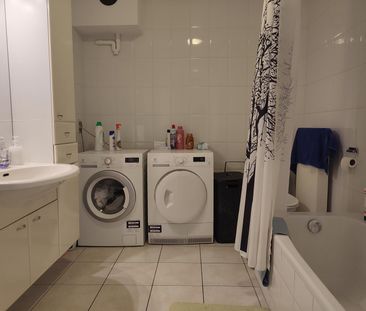 Appartement met 2 slaapkamers, klein terras en garage. - Foto 2