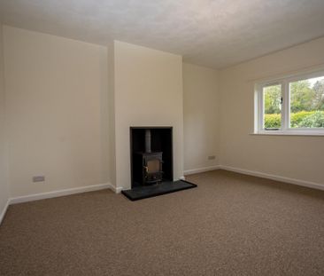 3 bedroom semi-detached bungalow to rent - Photo 2