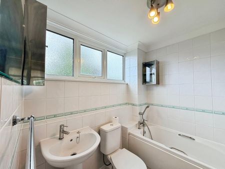 3 bedroom end of terrace house to rent - Photo 5