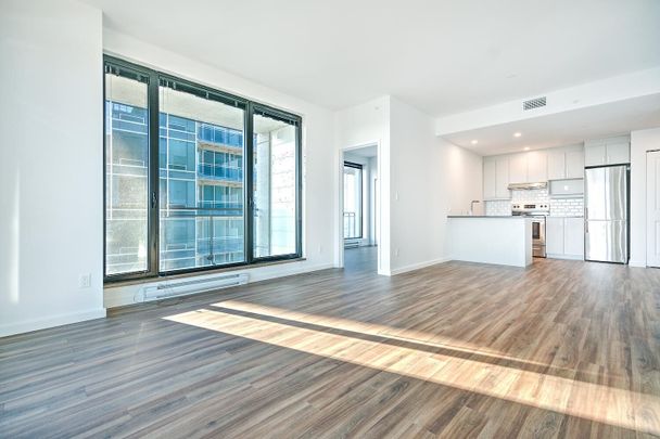 Experience the pulse of downtown Montreal at Allegra and Le V, where lively streets, top dining spots, and endless enter - Photo 1