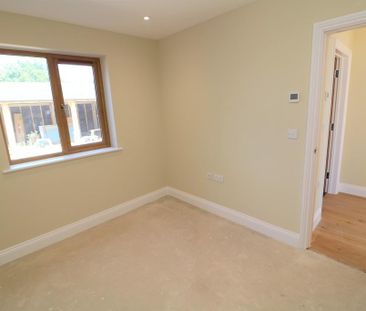2 bedroom barn conversion to rent - Photo 2