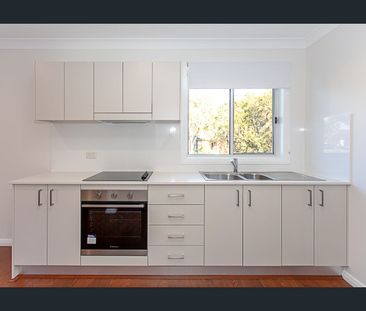 Modern & Spacious 2 Bedroom Granny Flat with Private Yard & Driveway - Photo 3