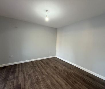 4 bedroom semi-detached house to rent - Photo 2