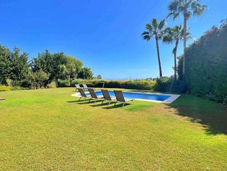 5 bedroom luxury Villa for rent in Marbella, Spain - Photo 5