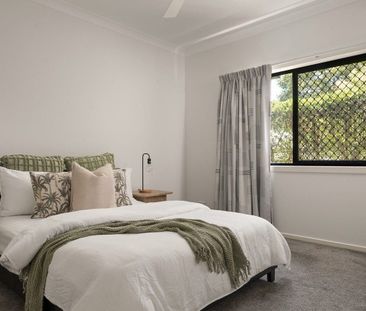 Luxury Family Living in the Heart of Carseldine - Photo 2