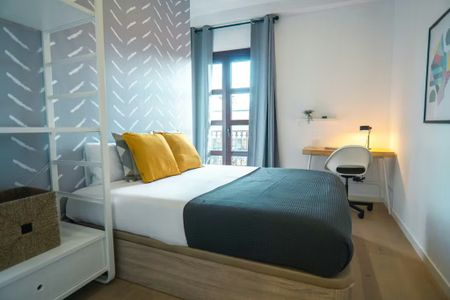 Rambla de Sant Josep, Barcelona, Catalonia 08002 - Photo 4