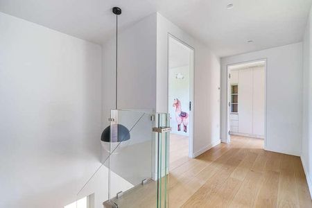 Abbotswood, Guildford, GU1 - Photo 3