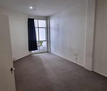 Large 2 bedroom apartment - Photo 1