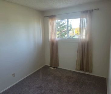 GLENBROOK 3 BEDROOM HOUSE — 3 Bedrooms and 1.5 bathrooms - Photo 6