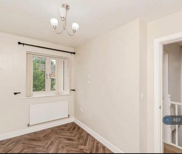 3 bedroom semi-detached house to rent - Photo 6