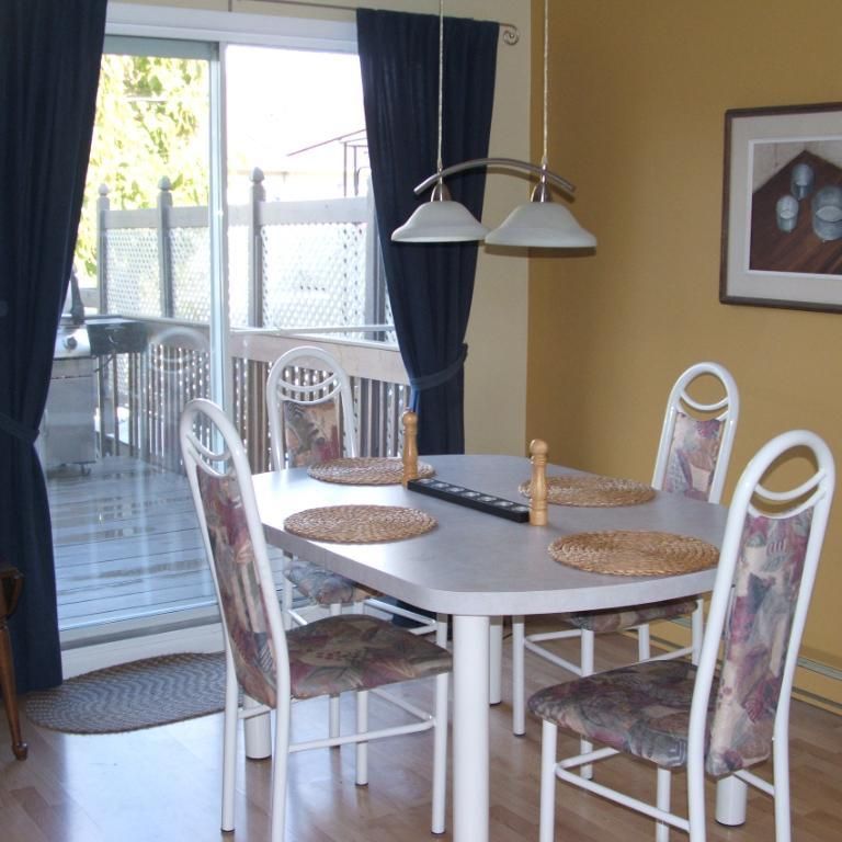 !CO-LOCATAIRE DANS UNE MAISON (pour femme seulement) touts inclus. - Photo 1