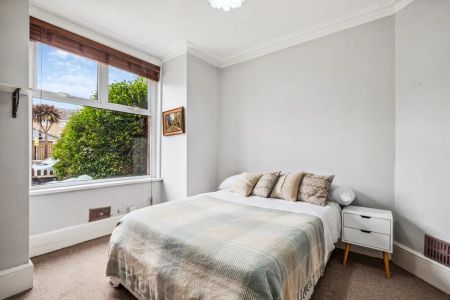 3 bedroom flat in Wandsworth Common - Photo 4