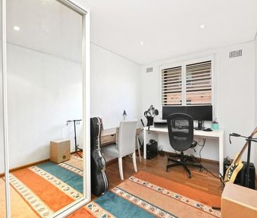 CONVIENTLY LOCATION 2 BEDROOM, 1 BATHROOM, 1 CARSPACE - Photo 4