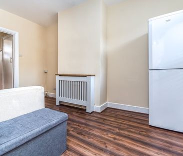 2 Bed Flat, Cambus Road, E16 - Photo 2