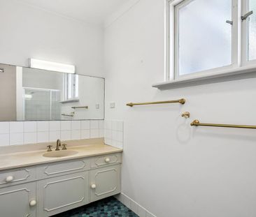 FAMILY HOME - Photo 6