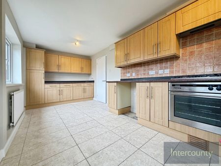 3 Bedroom Semi Detached House To Rent - Photo 5