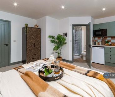 1 bedroom in a house share to rent - Photo 2