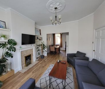 Room in a Shared House, Graveney Road, SW17 - Photo 1