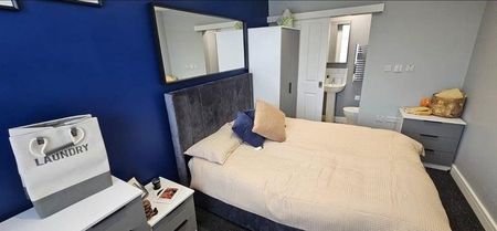1 bedroom in a house share to rent - Photo 3