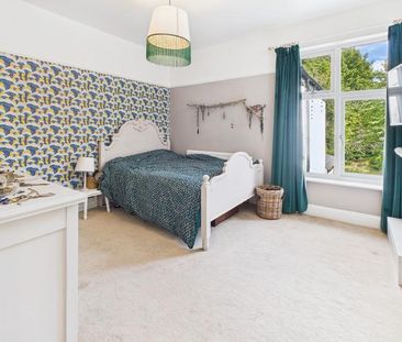 4 bedroom end of terrace house to rent - Photo 1