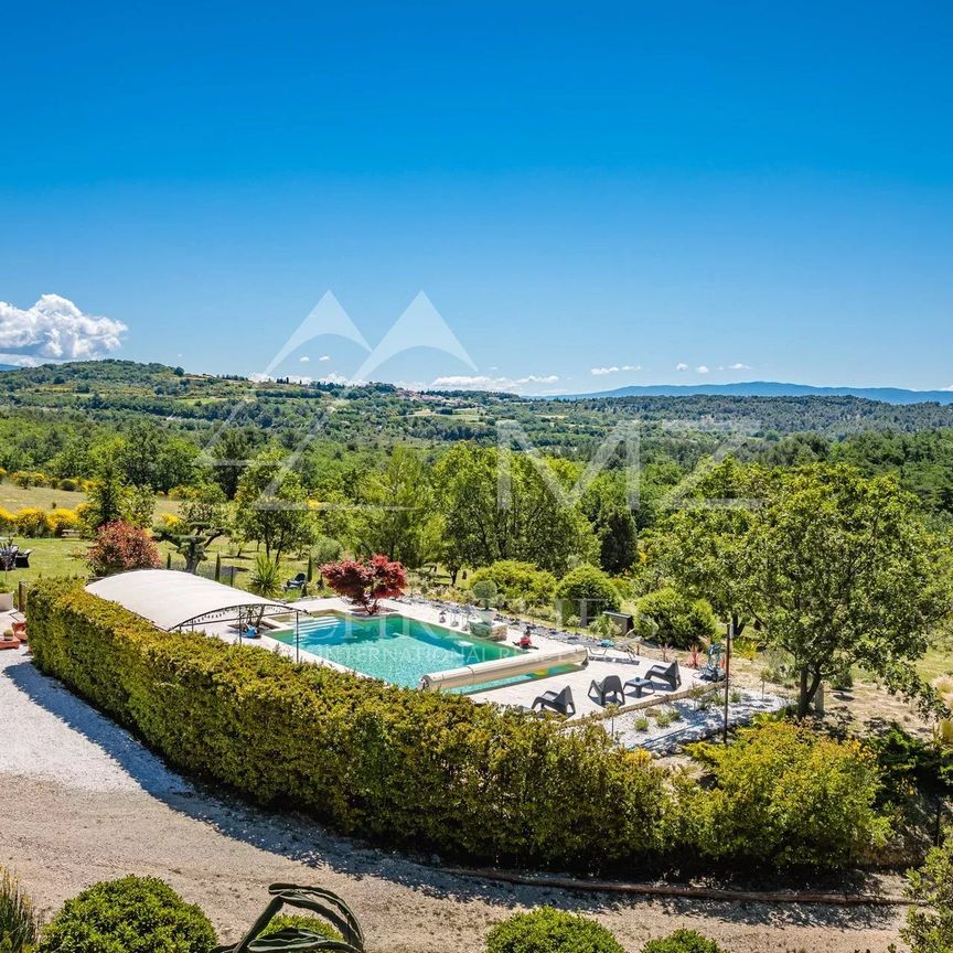 Proche Gordes - Belle bastide avec piscine chauffée - Photo 1