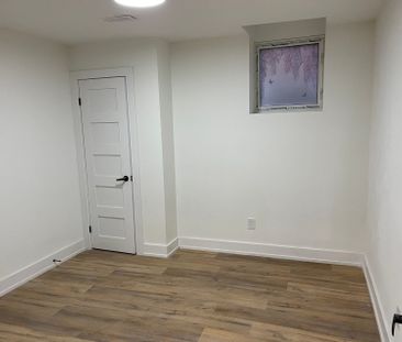 For Lease - 1258 Atkins Dr Drive, Newmarket, Ontario - Photo 4