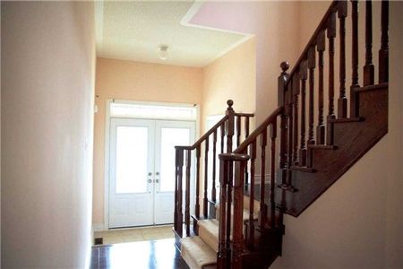 For Lease - 26 Red Ash Court, Brampton, Ontario - Photo 2