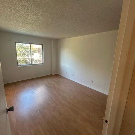 1 CH - 1 SDB - Côte Saint-Luc - $1,645 /mo - Photo 3