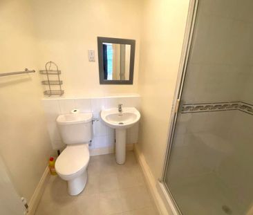 2 bedroom flat to rent - Photo 6