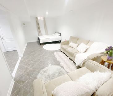 For Lease - 76 Larratt Lane, Richmond Hill, Ontario - Photo 2
