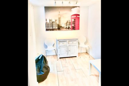 4 Bed Semi-Detached House, Middle Street, SO14 - Photo 2