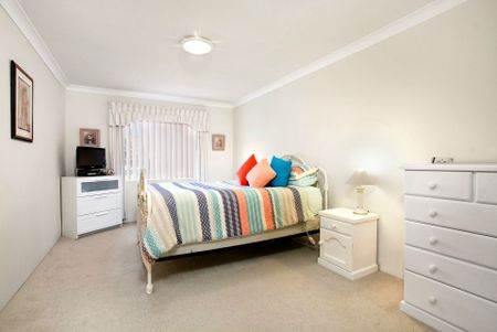 Perfectly Positioned 3 Bedroom Apartment - Photo 3