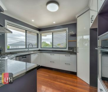 SPACIOUS, AIR CONDITIONED HOME CLOSE TO EVERYTHING - Photo 6