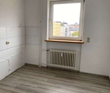 Renovierte 2 Zimmer Wohnung mit Balkon und Einbauküche! - Foto 3