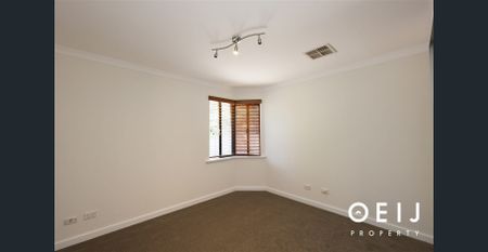 TOP-NOTCH TOWNHOUSE - Photo 4