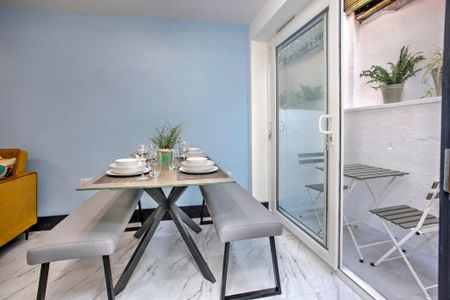 2 bedroom flat to rent - Photo 2