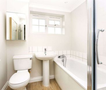 A spacious three bedroom semi-detached townhouse located in a quiet... - Photo 6