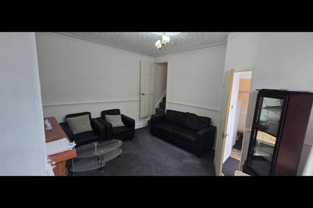 1 Bed Terraced House, Aviary Mount, LS12 - Photo 4
