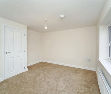 4 bedroom semi-detached house to rent - Photo 3