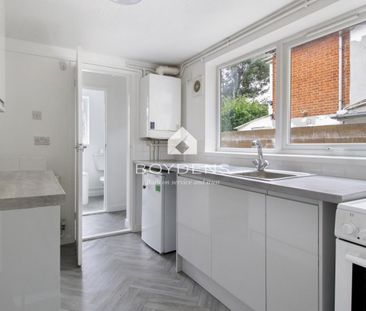 Salisbury Avenue, COLCHESTER - Photo 2