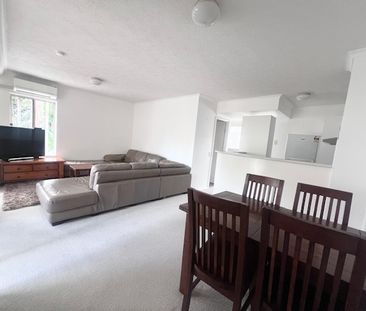 FULLY FURNISHED Two-bedroom modern apartment in ideal Herston locat... - Photo 5