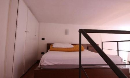 Prati-Vatican: Small 1 Bedroom loft. Completely refurnished, living, washer, air conditioning new bath & kitchen. Ref 358 - Photo 3