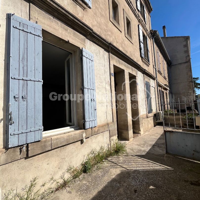 A LOUER - CHATEAURENARD - Maison de ville avec 3 chambres, bureau et cour privée, - Photo 1