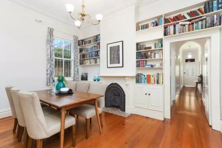 Charming Victorian Haven with Style - Photo 5
