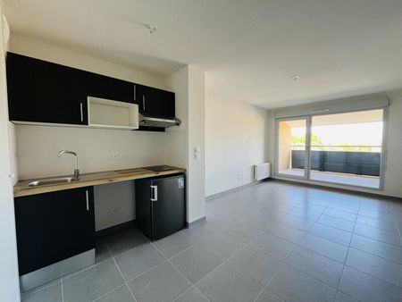 Location Appartement 2 pièces 43m² CARPENTRAS 84200 - Photo 3