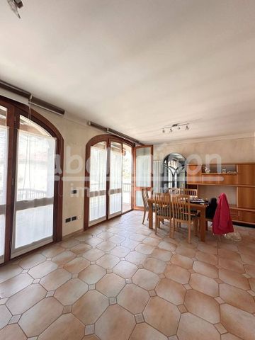 Trilocale buono stato, primo piano, Centro, Gavirate - Photo 2